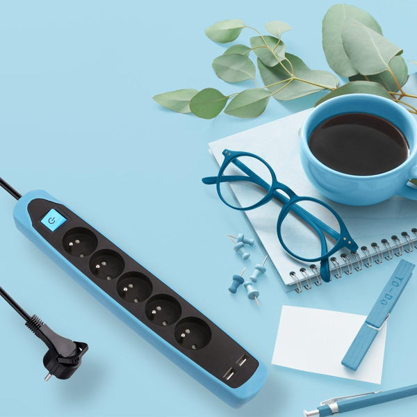 Bloc Multiprise 5 prises et 2 USB, Couverture en silicone protection contre chocs, Câble 2M, Fiche plat, Couleurs Blanc et Gris, Blanc et Bleu, Noir et Gris, Noir et Blue