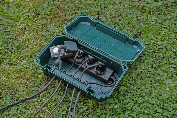 Boîte de protection étanche pour extérieure résistant aux intempéries IP54 avec Bloc Multiprise inclus 4 prises IP44 avec capuchons, Câble de 5m H05RR-F 3G1.5,Vert, X-Large