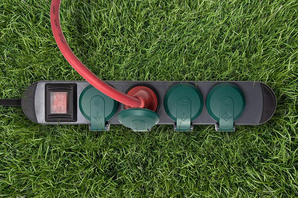 Bloc Multiprises Étanche Professionnel avec Enrouleur, 4 Prises 16A, Câble en Caoutchouc 1.8m, H07RN-F 3G1,5 mm², IP44, Noir/Vert